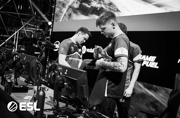 不仅展现出 不仅展现出